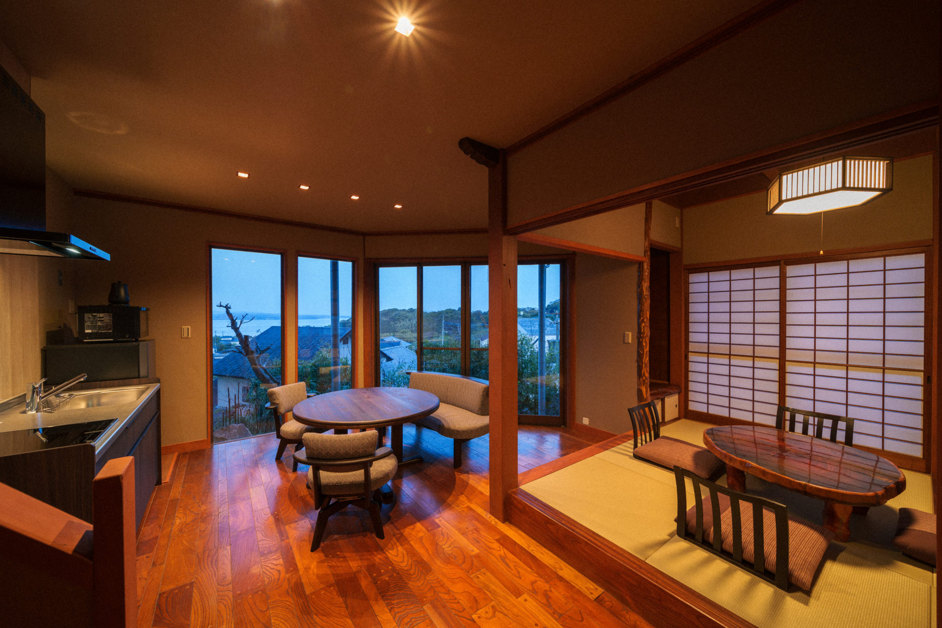 「BEPPU KURA」リビングダイニング