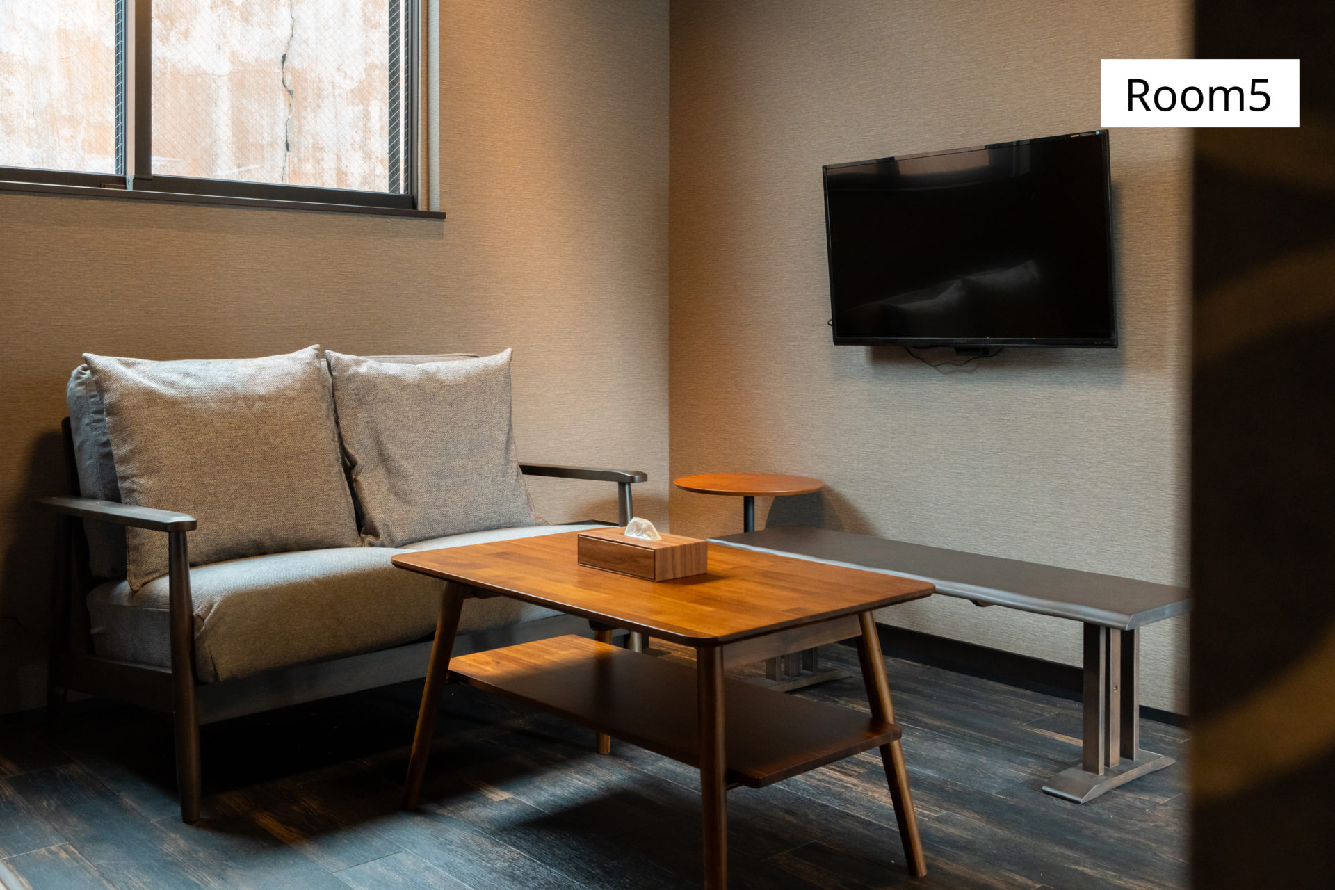 小樽市「SOUBOU OTARU」Room5ソファ